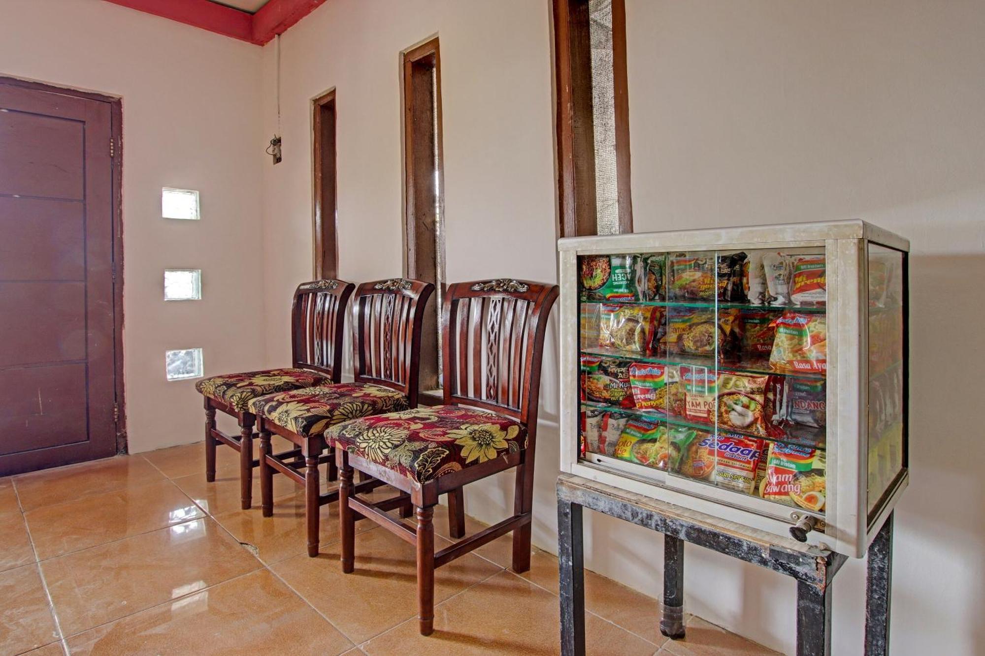 Oyo 91506 Kedai Cinta Guest House Cirebon Exterior photo